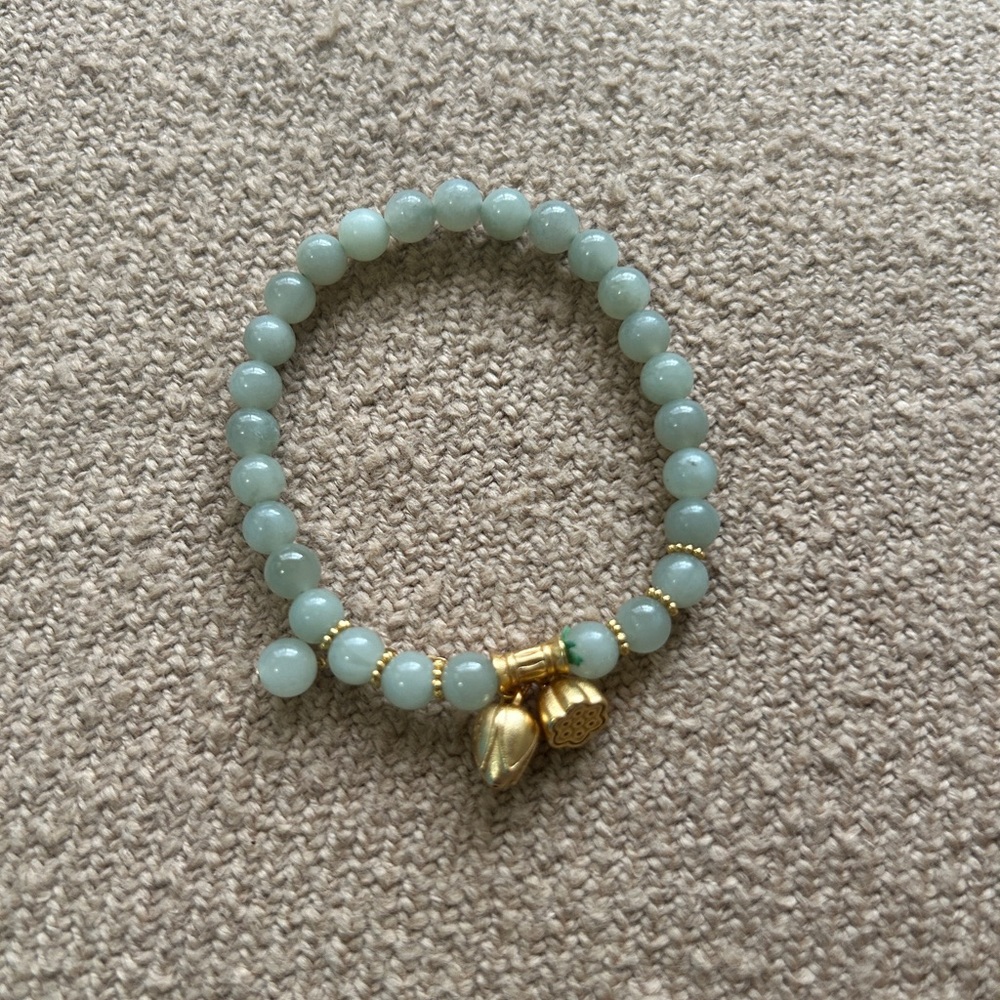 Chow Tai Seng Lotus Hetian jade and silver beaded bracelet - Picture 2 of 3